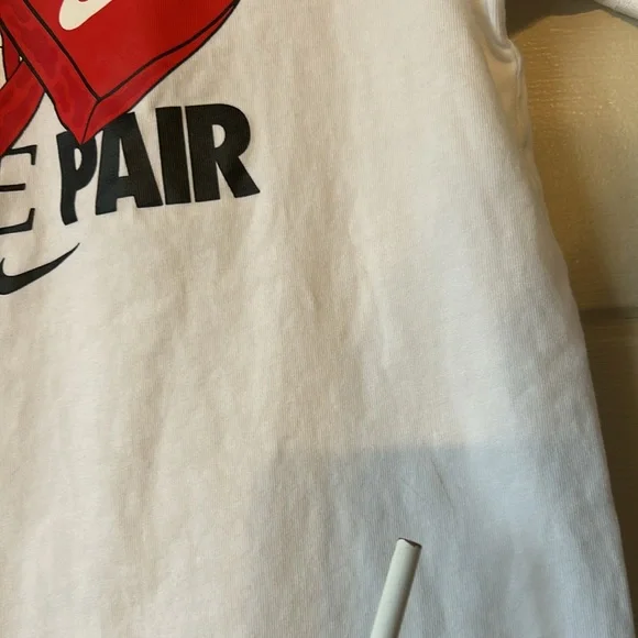 Nike Sportswear Valentine Printed T-Shirt Size Medium - Picture 9 of 10